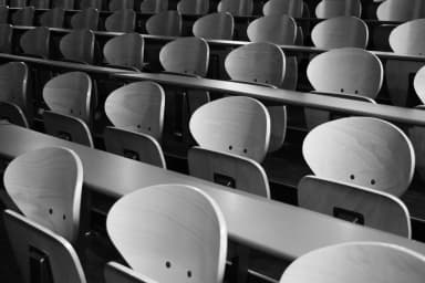 جامعاتنا تصنع من حديدها الجيد مسامير!