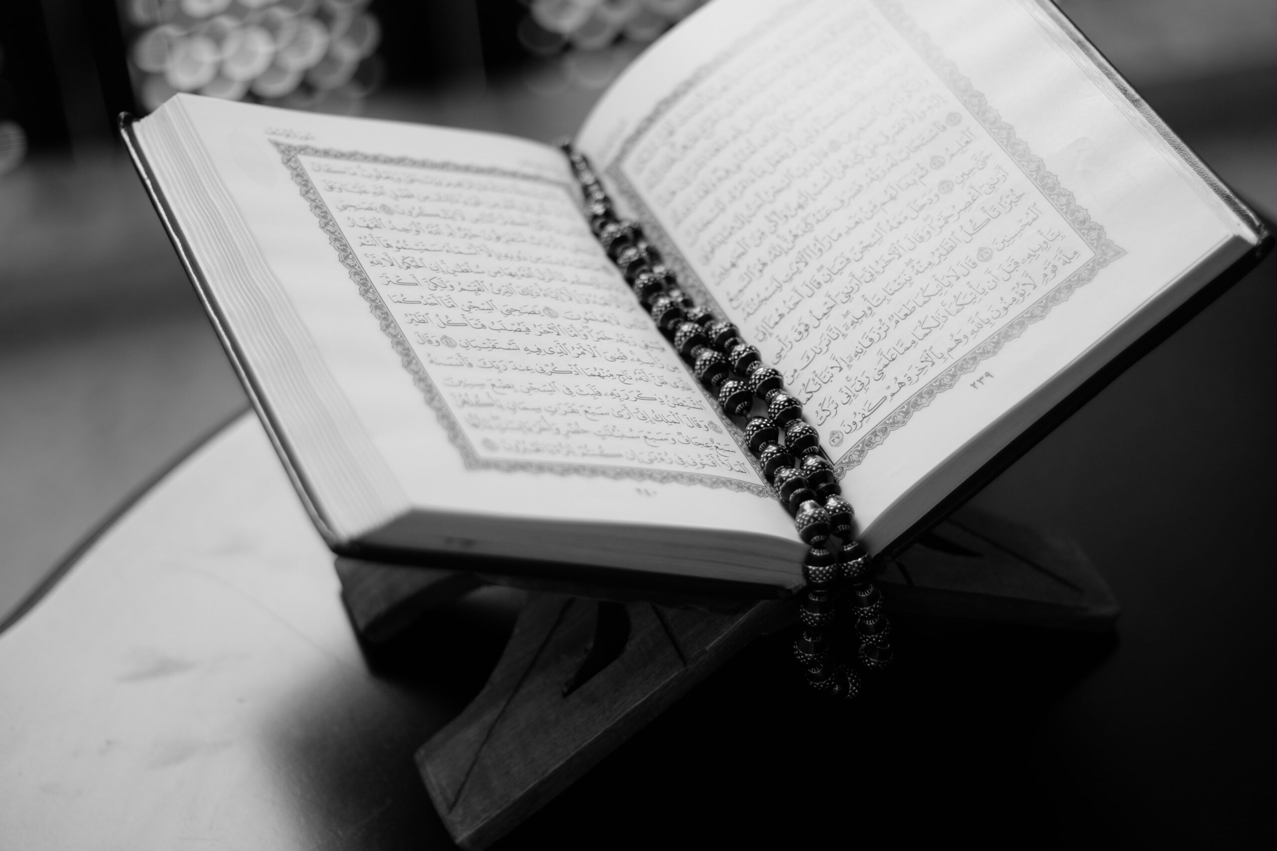 "هنا وفي تلك الحِقْبة المتفرِّدة على متنِ الدّهر في تاريخ اللّغات، نزل القرآن الكريم بلسانٍ عربيّ مُبين
